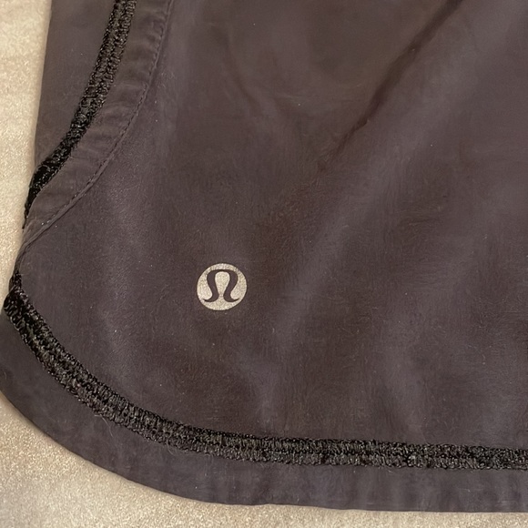Women’s Lululemon shorts, size 8 - Picture 5 of 7